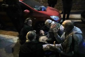 Πέντε συλλήψεις στα Σεπόλια για επιθέσεις κατά αστυνομικών