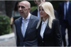 Παντρεύτηκε ο επικοινωνιολόγος του Κυριάκου Μητσοτάκη, Έρικ Παρκς - Ποιοι πολιτικοί πήγαν στον γάμο του [εικόνες]