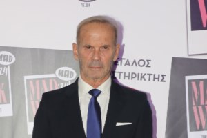 Εκνευρίστηκε on air ο Κωστόπουλος: "Κάθε φορά που πάω να μιλήσω..." [βίντεο]