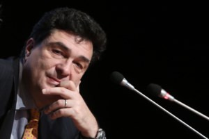 Η "Πτώση" του ΠΑΣΟΚ: Το βιβλίο, το παρασκήνιο της κόντρας ΓΑΠ-Βενιζέλου και το απειλητικό τηλεφώνημα στη Διαμαντοπούλου - εικόνα 7