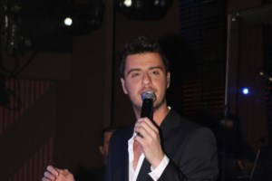 Στην εντατική ο Χάρης Κωστόπουλος: Μάχη για να κρατηθεί στη ζωή δίνει ο τραγουδιστής