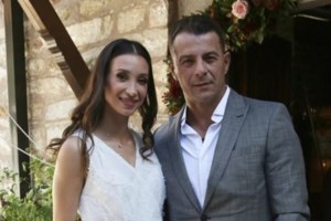 "Έλιωσε" το Instagram ο Γιώργος Αγγελόπουλος: Ταΐζει την κόρη του σε παραλία της Σκιάθου [εικόνα] - εικόνα 2