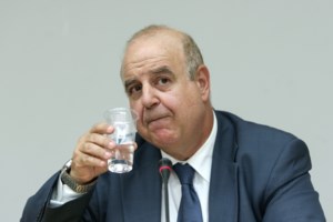 Ανησυχία από τη μετάλλαξη του κορονοϊού - Ο Μόσιαλος εξηγεί γιατί είναι χειρότερη η αύξηση της μετάδοσης κατά 50% - εικόνα 2