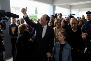 Κύπρος: Πρώτη συνάντηση Χριστοδουλίδη-Τατάρ στο παλιό αεροδρόμιο Λευκωσίας [εικόνες] - εικόνα 2