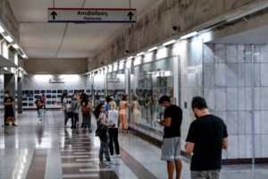 Μόσιαλος: Ποιοι χρειάζεται να λάβουν τώρα και τρίτη δόση εμβολίου - Πότε θα απαλλαγούμε από τον ιό