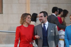 Τατιάνα Μπλάτνικ: Η απόλυτη athleisure εμφάνιση στο Παρίσι με κολάν, σνίκερς και Chanel - εικόνα 5