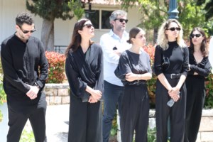 Μακάβριο μπέρδεμα στη Σάμο: Έστειλαν για αποτέφρωση λάθος γυναίκα - Άνοιξαν το φέρετρο στην κηδεία και είδαν άλλη σορό [βίντεο]