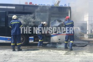 Φωτιά στην παραλία Μαραθώνα: Συναγερμός στην πυροσβεστική - Μήνυμα 112 για εκκένωση, στη μάχη τρία ελικόπτερα - εικόνα 6