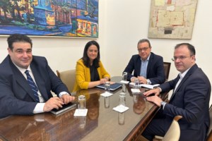 Μαζικό αίτημα Ελλήνων του εξωτερικού για άρση των περιορισμών στο εκλογικό τους δικαίωμα - 600.000 υπογραφές