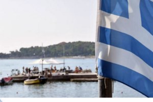 Εγινε και αυτό: Εκλεψαν τον σημαιοστολισμό της 28ης Οκτωβρίου στον δήμο Μοσχάτου-Ταύρου - εικόνα 2