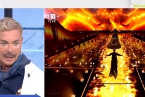 Eurovision 2025: Με χαμόγελα και συγκίνηση επέστρεψε η Klavdia με την ελληνική αποστολή [εικόνες] - εικόνα 2