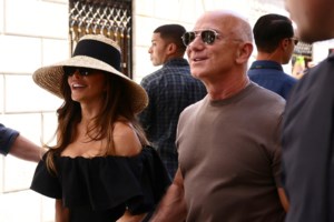 Τζεφ Μπέζος: Η Σοφία Λόρεν στον γάμο της με τον Κάρι Γκραντ σε ταινία του 1958 η έμπνευση για το νυφικό της Λόρεν Σάντσεζ - εικόνα 4