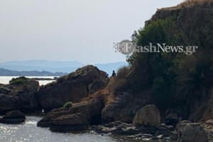 "Λύγισε" ο πατέρας της Ιωάννας στο τελευταίο αντίο: Θα φέρω ένα κρεβατάκι να κοιμάμαι δίπλα σου