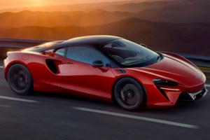 Χρήστος Δελαντώνης: Ο Θεσσαλονικιός που διαπρέπει στα μεγάλα σαλόνια της αυτοκινητοβιομηχανίας [εικόνες]