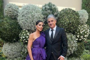 Αθηνά Οικονομάκου: Καλεσμένη σε πρωινή βάφτιση - Το υπέροχο λιλά slip dress και τα δετά φλατ σανδάλια - εικόνα 7