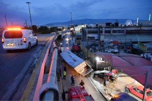 Πώς συνέβη το τρομακτικό τροχαίο με την νταλίκα στην Πέτρου Ράλλη - Δεν υπάρχουν ίχνη φρεναρίσματος [εικόνες-βίντεο] - εικόνα 4