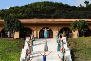 Αρχαία Ολυμπία: Άναψε η Ολυμπιακή Φλόγα για τους Χειμερινούς Αγώνες του Πεκίνου [εικόνες - βίντεο]