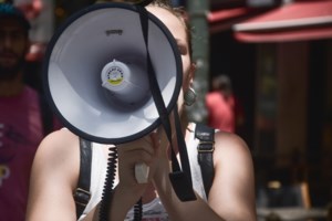 Χρυσοχοϊδης: Προτεραιότητά μας να μην διαλύονται οι συγκεντρώσεις από πέντε μπαχαλάκηδες