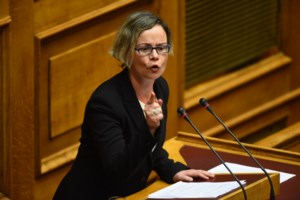 Ο Φίλης μαζεύει τις "ψεκασμένες θεωρίες" της Μπέτυ Σκούφα- Διαφωνούμε με τα αγγλικά στο νηπιαγωγείο αλλά δεν είναι συνωμοσία - εικόνα 2