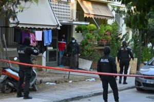 Αυτός είναι ο 19χρονος μητροκτόνος του Αιγάλεω: Οδηγήθηκε στον Εισαγγελέα - Τη Δευτέρα η απολογία του - εικόνα 6