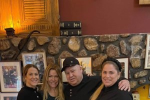 Φίλιππος Κούρκουλος: Αποκαλύφθηκε η καλλιτεχνική του κλίση - Η απίστευτη ομοιότητα με τον πατέρα του - εικόνα 8