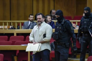 Δίκη Χρυσής Αυγής: Αστυνομικός περιγράφει τα τελευταία λεπτά του Παύλου Φύσσα - "Αυτός με μαχαίρωσε"