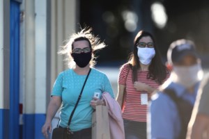 Ξεπέρασαν τους 20.000 οι νεκροί στη Βρετανία - "Μια πολύ θλιβερή ημέρα για το έθνος", λέει το ΝΗS - εικόνα 2