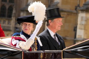 Πριγκίπισσα Άννα: Σε ιππικό αγώνα, η πρώτη εμφάνισή της, τρεις εβδομάδες μετά τον τραυματισμό της στο κεφάλι - εικόνα 2