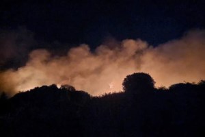 Ανεξέλεγκτες πυρκαγιές σε Νέο Μεξικό και Καλιφόρνια: Χιλιάδες άνθρωποι αναγκάστηκαν να εγκαταλείψουν τα σπίτια τους - εικόνα 6