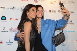 Χριστίνα Μπόμπα: Η φωτο με το μπικίνι μπροστά στο εκκλησάκι που προκάλεσε οργή - "Δεν είναι τα πάντα σκηνικό"