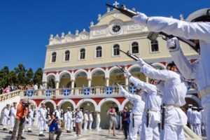 Στην Τήνο για τον Δεκαπενταύγουστο ο Κυριάκος Μητσοτάκης - εικόνα 3