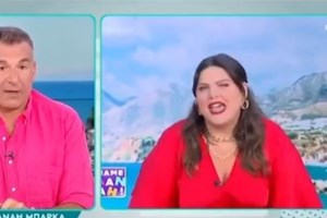 Η Δανάη Μπάρκα μας ανοίγει το δωμάτιο - γκαρνταρόμπα της - εικόνα 2