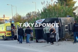 Σοβαρό τροχαίο στη Λάρισα: Εγκλωβίστηκαν πατέρας και τα δύο του παιδιά σε ΙΧ [εικόνες] - εικόνα 3