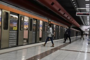 Τρόμος στον ΗΣΑΠ: Άνοιξαν εν κινήσει όλες οι πόρτες συρμού την Πρωτοχρονιά, καταγγέλλουν οι εργαζόμενοι