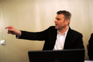 Ο Απόστολος Γκλέτσος πήρε θέση για το γιαούρτι με τον Μητσοτάκη: "Ποιος παίρνει στα σοβαρά τη ΝΔ; Τρολιά ήταν" - εικόνα 2