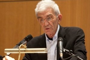 Συγκινημένη η Σακελλαροπούλου στην κηδεία του Γιάννη Μπουτάρη - Η στιγμή που κομπιάζει ενώ εκφωνεί τον επικήδειο [βίντεο] - εικόνα 2