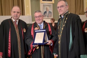 Επίτιμος διδάκτορας του Πανεπιστημίου Πελοποννήσου ο Ηλίας Μόσιαλος