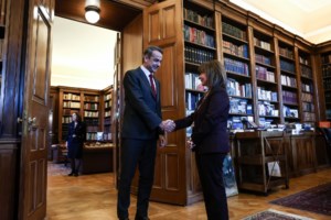 Παράθυρο για αυξήσεις μισθών στον ιδιωτικό τομέα το 2023- Πώς επηρεάζει η αύξηση του κατώτατου μισθού