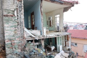 Ανησυχία για τη Λέσβο: "Μπορεί να γίνει σεισμός 5 Ρίχτερ σε άλλο χωριό - Πλέον το ρήγμα είναι 8 χλμ", λέει ο Παπαζάχος - εικόνα 2