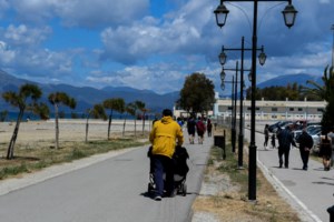 "Καλοκαιράκι": Πάνω από 38 βαθμούς ο υδράργυρος: Μικρή πτώση την Τετάρτη, παραμένει η σκόνη