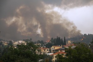 Προκαταρκτική έρευνα για την δικηγόρο που "προσευχόταν" να καεί η Εκάλη και το Καστρί