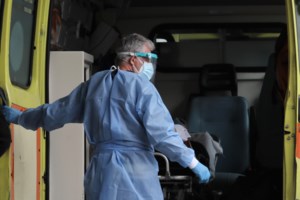 Καμπανάκι Βασιλακόπουλου για τη χαλάρωση στις τουριστικές περιοχές: Αυστηρή αστυνόμευση αντί για τοπικά lockdown