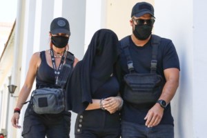 Μαφιόζικο χτύπημα στη Βούλα: Άγνωστοι πυροβόλησαν 50χρονο έξω από φούρνο [Εικόνες - Βίντεο] - εικόνα 6