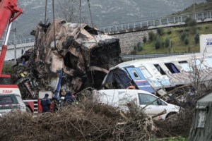 Τραγωδία στα Τέμπη: Γιατί δεν ξέρουμε τον ακριβή αριθμό των αγνοουμένων- Η σύγχυση με τους επιβάτες