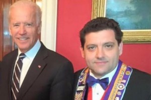 Εκκληση Τζο Μπάιντεν: "Σας παρακαλώ, σας εκλιπαρώ, φορέστε μάσκα"! - εικόνα 2