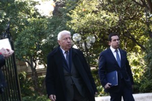 Εφυγαν τα ΜΑΤ από την Λέσβο - Παρών ο Μουτζούρης για να το ελέγξει - εικόνα 4