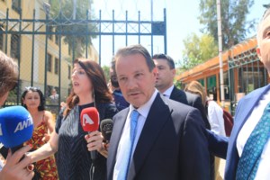 "Οι χειροπέδες στον Λύτρα αφαιρέθηκαν πριν μπει στα δικαστήρια" - Η απάντηση της ΕΛΑΣ μετά τα σχόλια για ευνοϊκή μεταχείριση