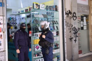 Βίντεο-ντοκουμέντο από διάρρηξη σε πρακτορείο ΟΠΑΠ: Σεσημασμένοι οι δράστες που τάραξαν Βόρεια και Δυτικά προάστια