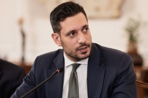 Ιερά Οδός: Συνελήφθη οδηγός πατινιού υπό την επήρεια αλκοόλ - Έπεσε πάνω σε σταθμευμένο αυτοκίνητο