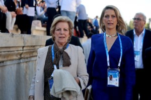 Μαθήματα ανωτερότητας από την Άννα Μαρία: Η εμφάνιση με την πρώην νύφη της Τατιάνα Μπλάτνικ έδωσε ένα υπέροχο μήνυμα - εικόνα 8